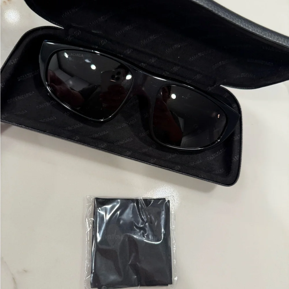 Balenciaga Black Designer Sunglasses - Picture 8 of 10